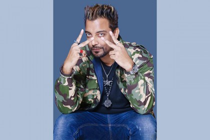 নতুন ৫টি মিউজিক ভিডিও নিয়ে এইচ এম রানা