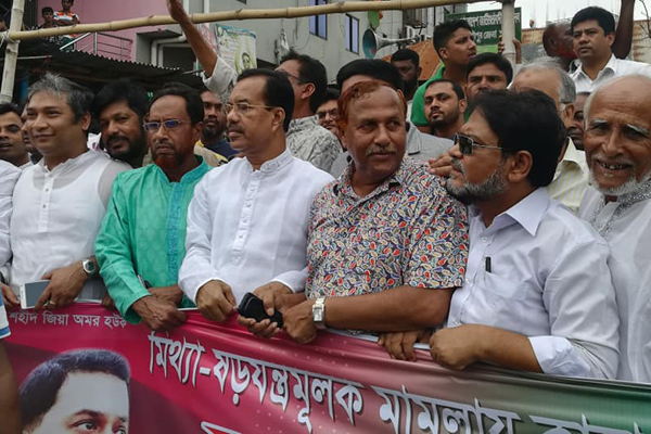 গাজীপুরে পুলিশের বাধায় বিএনপির মানববন্ধন পণ্ড, আটক ৯

