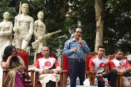 সংগ্রামী মানুষ কখনো আত্মহত্যা করে না : বীরেন শিকদার
