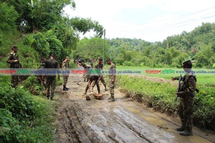 রাঙামাটি সেনা জোনের উদ্যোগে ঘাগড়া সড়ক সংস্কার কাজ শুরু