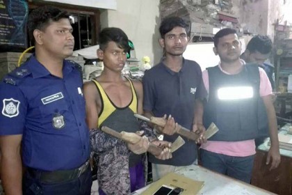 চকরিয়ায় আগ্নেয়াস্ত্রসহ দুই সন্ত্রাসী আটক
