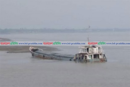 হুগলী নদীতে বাংলাদেশি জাহাজডুবি, ১০ নাবিক উদ্ধার 