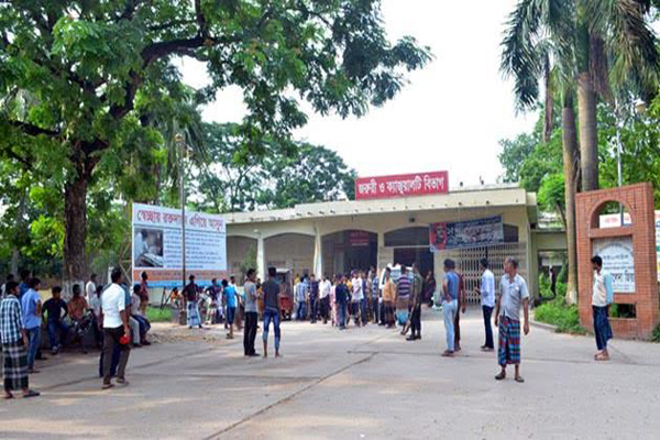 রোগীর স্বজনদের সঙ্গে নার্সদের হাতাহাতি, রামেকে চিকিৎসা বন্ধ