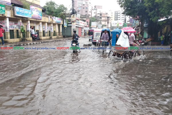 মাত্র ১৮ মিলিমিটার বৃষ্টিতে তলিয়ে গেল খুলনা
