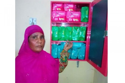 স্কুলেই পাওয়া যায় স্যানিটারি ন্যাপকিন