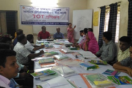 বাগেরহাটে মৌলিক সাক্ষরতা প্রকল্পের প্রশিক্ষণ শুরু
