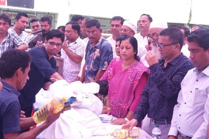শরীয়তপুরে নদী ভাঙনে ক্ষতিগ্রস্থদের মাঝে ত্রাণ বিতরণ  