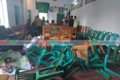 বিএনপি কার্যালয়ে ছাত্রদলের ভাংচুর
