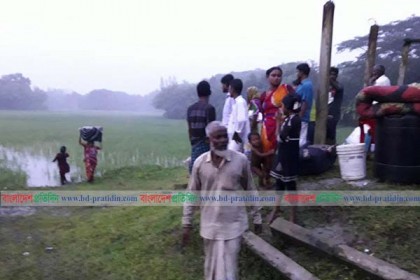 হামলার পর বেদে পরিবারগুলো খোলা আকাশের নিচে, এলাকা ছাড়ছে অনেকে