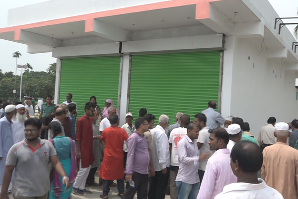বরিশালে বাণিজ্যিক স্থাপনা অপসারণের দাবি

