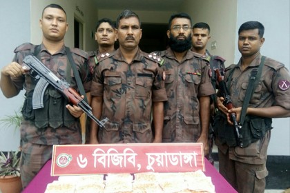 চুয়াডাঙ্গায় পাঁচ হাজার জোড়া কানের দুল জব্দ