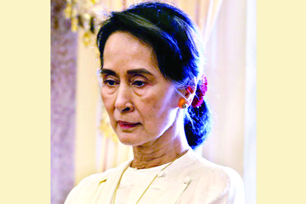 সু চির মুখে অন্য কথা