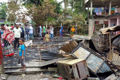 সুনামগঞ্জে বজ্রপাত থেকে সৃষ্ট আগুনে ৪টি বাসা পুড়ে ছাই

