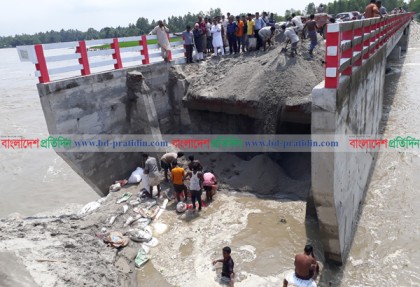 উদ্বোধনের দু’দিন আগে ধসে গেল তিস্তা দ্বিতীয় সেতুর সংযোগ সড়ক