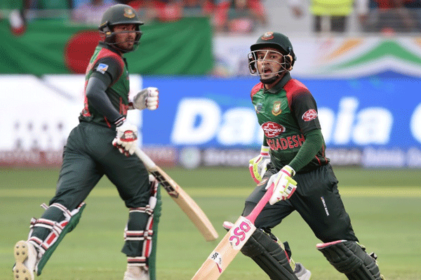 মুশফিক বীরত্বে শ্রীলঙ্কাকে ২৬২ রানের টার্গেট
