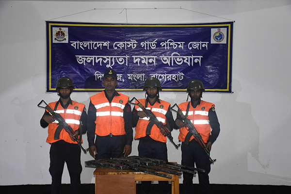 সুন্দরবনে বনদস্যুদের ফেলে যাওয়া ৪টি আগ্নেয়াস্ত্র উদ্ধার 