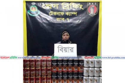 টেকনাফে বিপুল পরিমাণ বিয়ার ও সিগারেট জব্দ, আটক ২