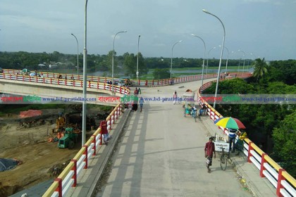 ওয়াই সেতুতে দুই জেলার যোগাযোগে নতুন দিগন্ত