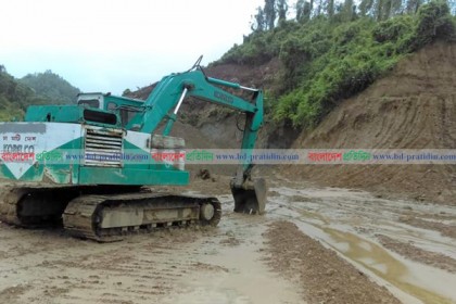বান্দরবানে পাহাড় কেটে ইটভাটা তৈরির হিড়িক