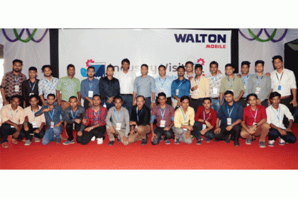 ওয়ালটন মোবাইল ফোন ব্যবসায়ীদের কারখানা পরিদর্শন