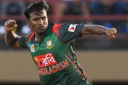 প্রথম ওভারেই উইকেট পেলেন রুবেল


