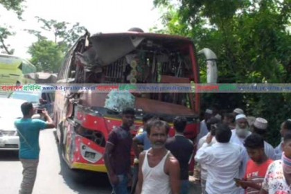 নাটোরে দুই বাসের মুখোমুখী সংঘর্ষ, সাইকেল আরোহী নিহত
