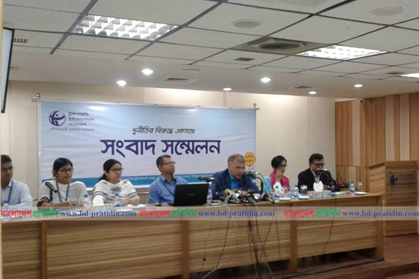 দলীয় সরকারের অধীনেই সুষ্ঠু নির্বাচন সম্ভব: টিআইবি


