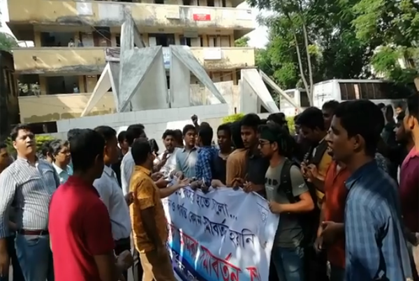 জবিতে সমাবর্তনের দাবিতে বিক্ষোভ অব্যাহত