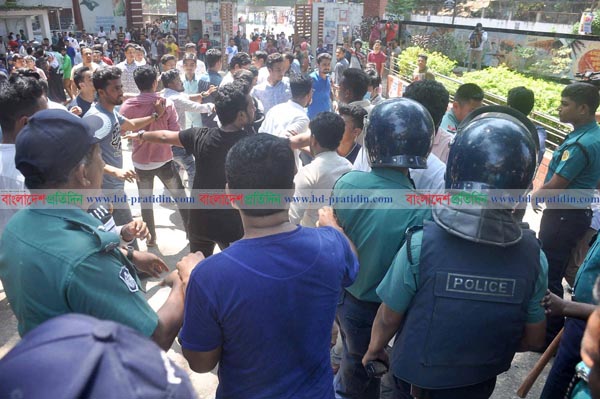 চট্টগ্রাম কলেজে ছাত্রলীগের দু'গ্রুপের সংঘর্ষ