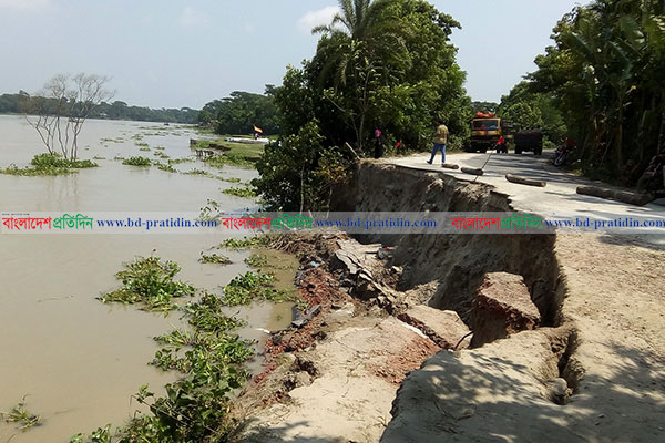ভাঙনে মধুমতির গর্ভে বিলিন ঢাকা-পিরোজপুর মহাসড়ক