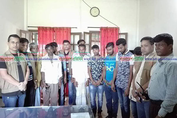 নোয়াখালী সদর হাসপাতাল থেকে ৯ দালাল আটক