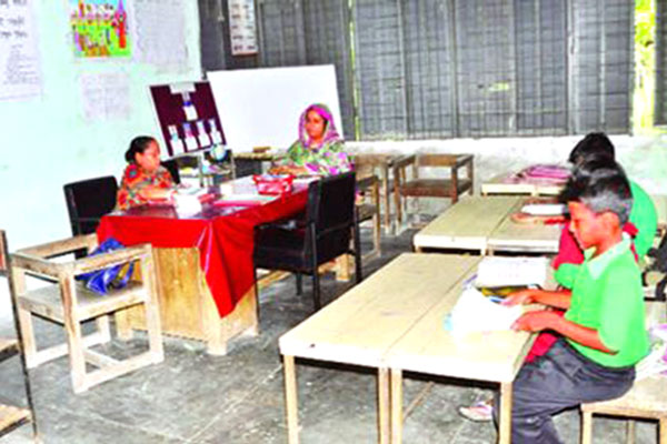এক কক্ষের সরকারি প্রাইমারি স্কুল