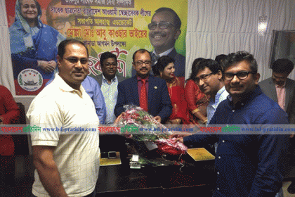 টরন্টোয় কেন্দ্রীয় স্বেচ্ছাসেবক লীগ সভাপতি মোল্লা কাউসারকে সংবর্ধনা