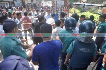 চট্টগ্রাম কলেজে ছাত্রলীগের দু'গ্রুপের সংঘর্ষ