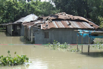 বগুড়ায় বিপদসীমার ওপরে দিয়ে প্রবাহিত হচ্ছে যমুনার পানি 

