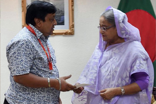 অসুস্থ আফজাল শরীফকে ২০ লাখ টাকা অনুদান প্রধানমন্ত্রীর