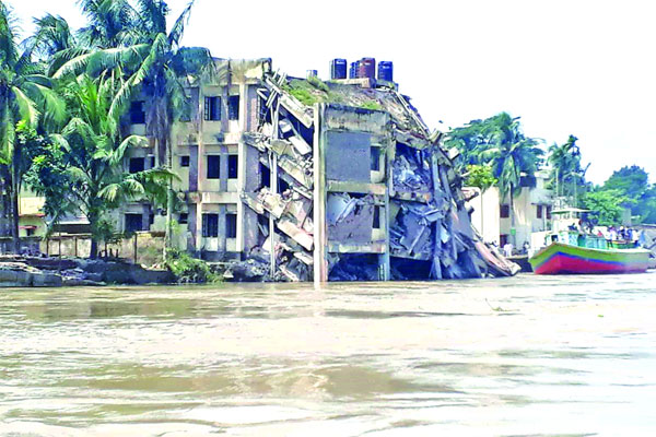 থামছে না পদ্মার ভাঙন