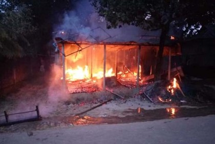 ভালুকায় আগুনে দোকান ভস্মীভূত