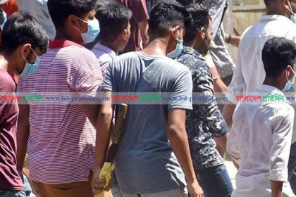 চট্টগ্রাম কলেজে ছাত্রলীগ কমিটি নিয়ে ফের ধাওয়া-পাল্টা ধাওয়া

