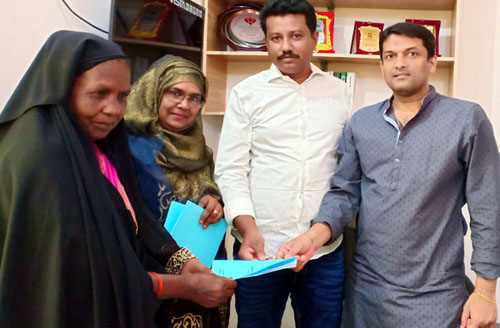 সিদ্ধিরগঞ্জে বয়স্ক ও প্রতিবন্ধীদের মাসিক ভাতার বই বিতরণ