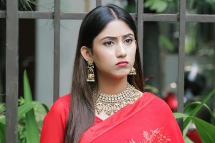 'মিডিয়ার মেয়ে' বলে বিমানবন্দরে সাফা কবিরকে নিয়ে কটূক্তি
