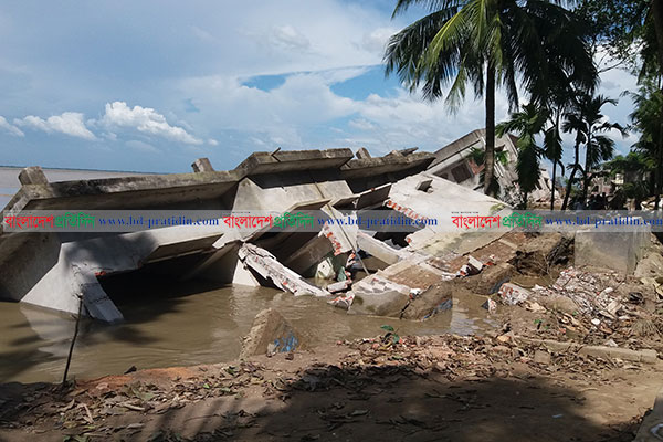ভাঙন থামছে না নড়িয়ায়, বাড়ছে স্রোত