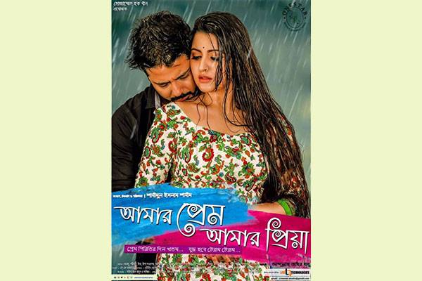বৃষ্টিভেজা রাতে পরীমণির স্নিগ্ধতার ছোঁয়া