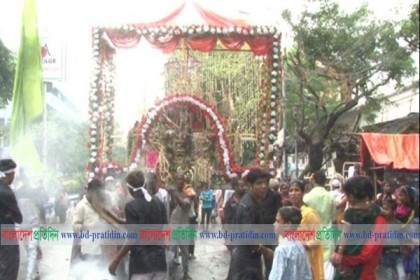 কড়া পুলিশি নিরাপত্তায় কলকাতার তাজিয়া মিছিল