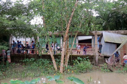 মোরেলগঞ্জে জমি দখলে বাধা দেওয়ায় আহত ৫
