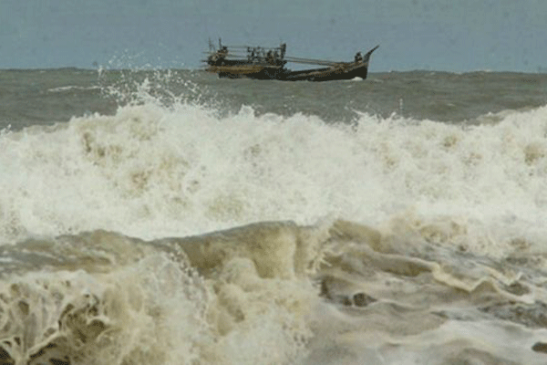 ট্রলার ডুবিতে নিখোঁজ ২৪ বাংলাদেশি জেলে ভারতের জলসীমা থেকে উদ্ধার 