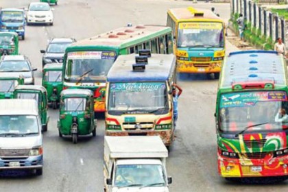 যেসব কারণে সড়কে চালকের মনোযোগ নষ্ট হয়