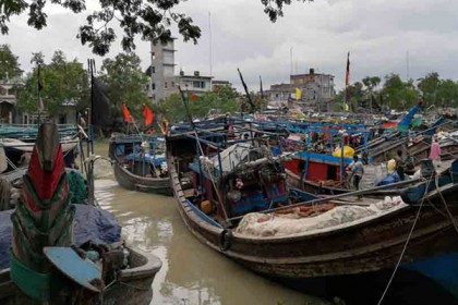 বঙ্গোপসাগরে এখনও নিখোঁজ ৩৫, উদ্ধার অভিযান চলছে