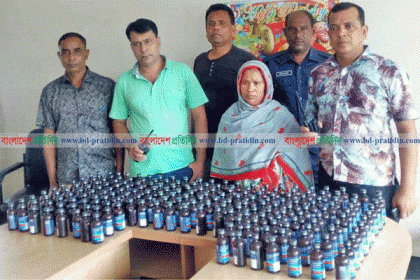 বগুড়ায় ২’শ বোতল ফেন্সিডিলসহ নারী গ্রেফতার