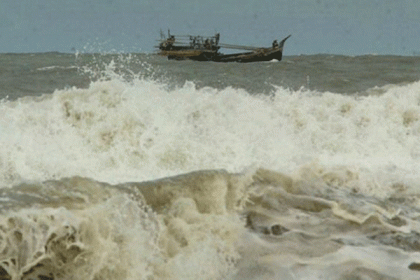 ট্রলার ডুবিতে নিখোঁজ ২৪ বাংলাদেশি জেলে ভারতের জলসীমা থেকে উদ্ধার 